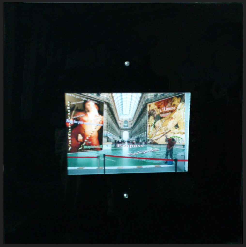 "Manifesti a Milano: Galleria Vittorio Emanuele" 2013 Stampa Lighjet Kodak Endura montata sotto plexiglasscm 25 x 16 (su plexiglass nero di cm 50 x 50) Edizione unica