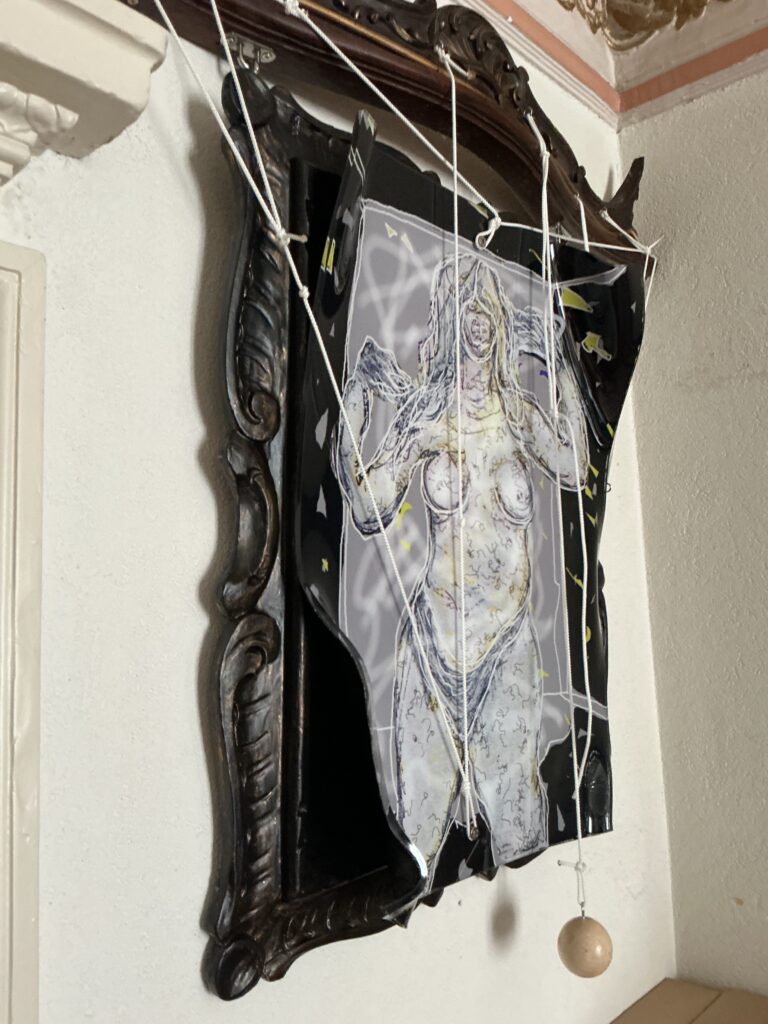 "Solcando i Mari" (2 marzo 2026) Stampa su plexiglass 5 mm, di cm 43 x 58, termodeformata assemblata a vecchia cornice intagliata di cm 53 x 83 agganciata a frammento decorativo ligneo di cm 86 legato con funi marinare