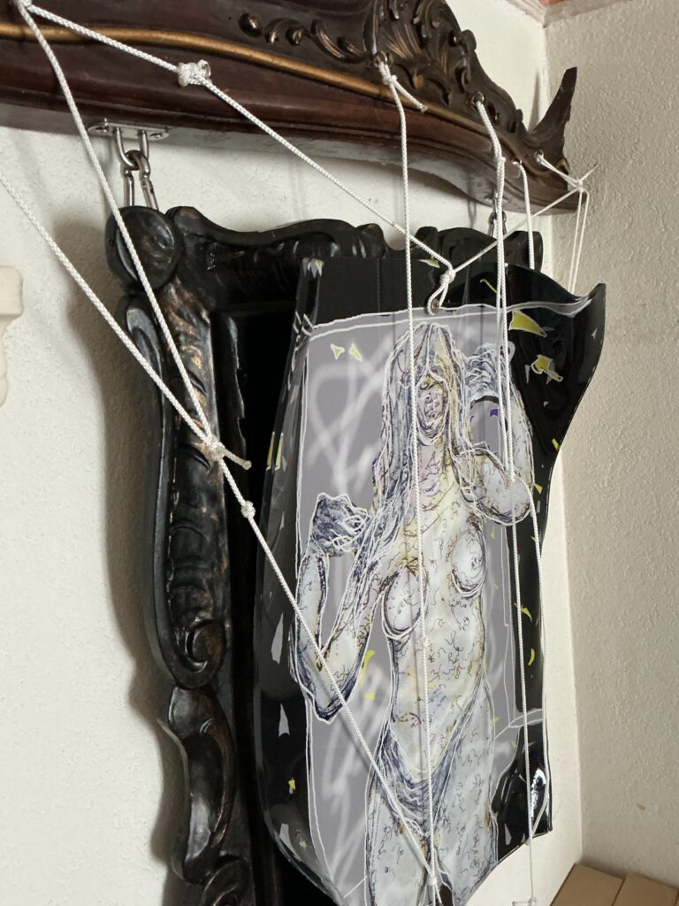 "Solcando i Mari" (2 marzo 2026) Stampa su plexiglass 5 mm, di cm 43 x 58, termodeformata assemblata a vecchia cornice intagliata di cm 53 x 83 agganciata a frammento decorativo ligneo di cm 86 legato con funi marinare