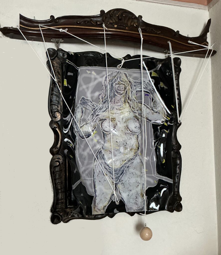 "Solcando i Mari" (2 marzo 2026) Stampa su plexiglass 5 mm, di cm 43 x 58, termodeformata assemblata a vecchia cornice intagliata di cm 53 x 83 agganciata a frammento decorativo ligneo di cm 86 legato con funi marinare